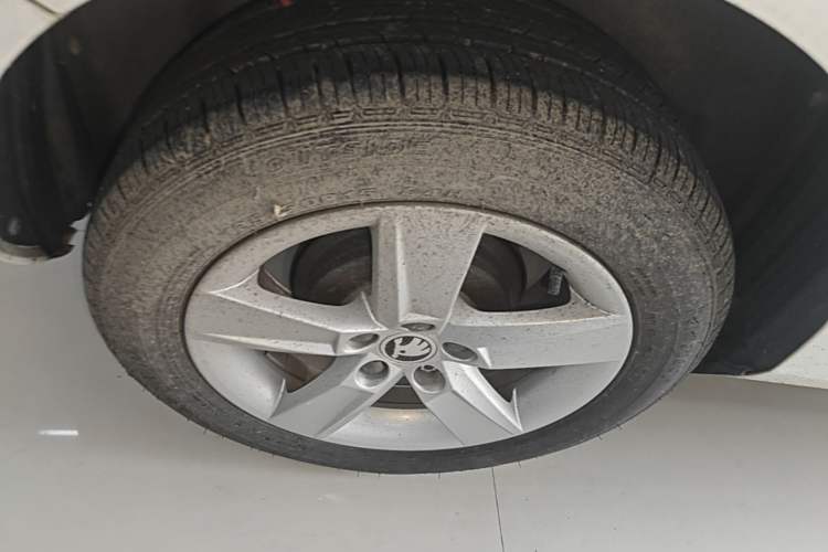 Used Skoda Fabia 2017 1.4L Automatic Car Enjoy Edition Right Rear Wheel Hub