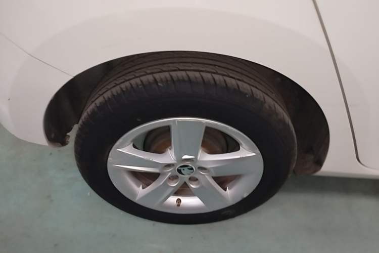 Used Skoda Fabia 2017 1.4L Automatic Car Enjoy Edition Right Rear Wheel Hub
