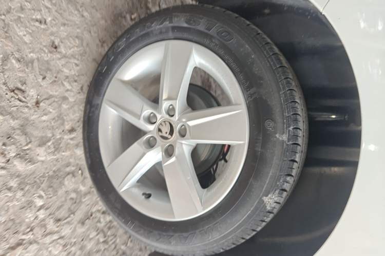 Used Skoda Fabia 2017 1.4L Automatic Car Enjoy Edition Right Rear Wheel Hub