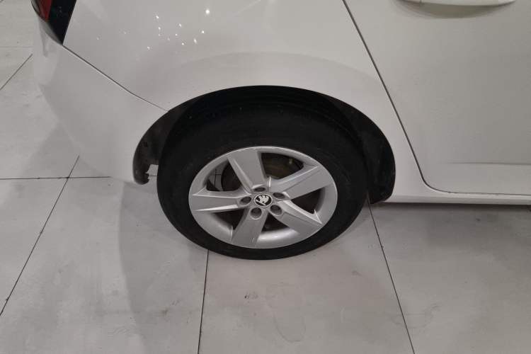 Used Skoda Fabia 2017 1.4L Automatic Car Enjoy Edition Right Rear Wheel Hub