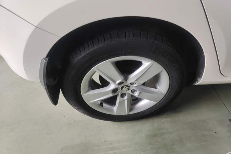 Used Skoda Fabia 2017 1.4L Automatic Car Enjoy Edition Right Rear Wheel Hub
