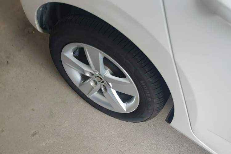 Used Skoda Fabia 2017 1.4L Automatic Car Enjoy Edition Right Rear Wheel Hub
