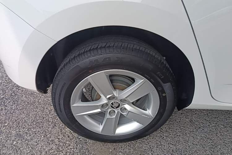 Used Skoda Fabia 2017 1.4L Automatic Car Enjoy Edition Right Rear Wheel Hub