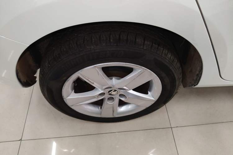 Used Skoda Fabia 2017 1.4L Automatic Car Enjoy Edition Right Rear Wheel Hub
