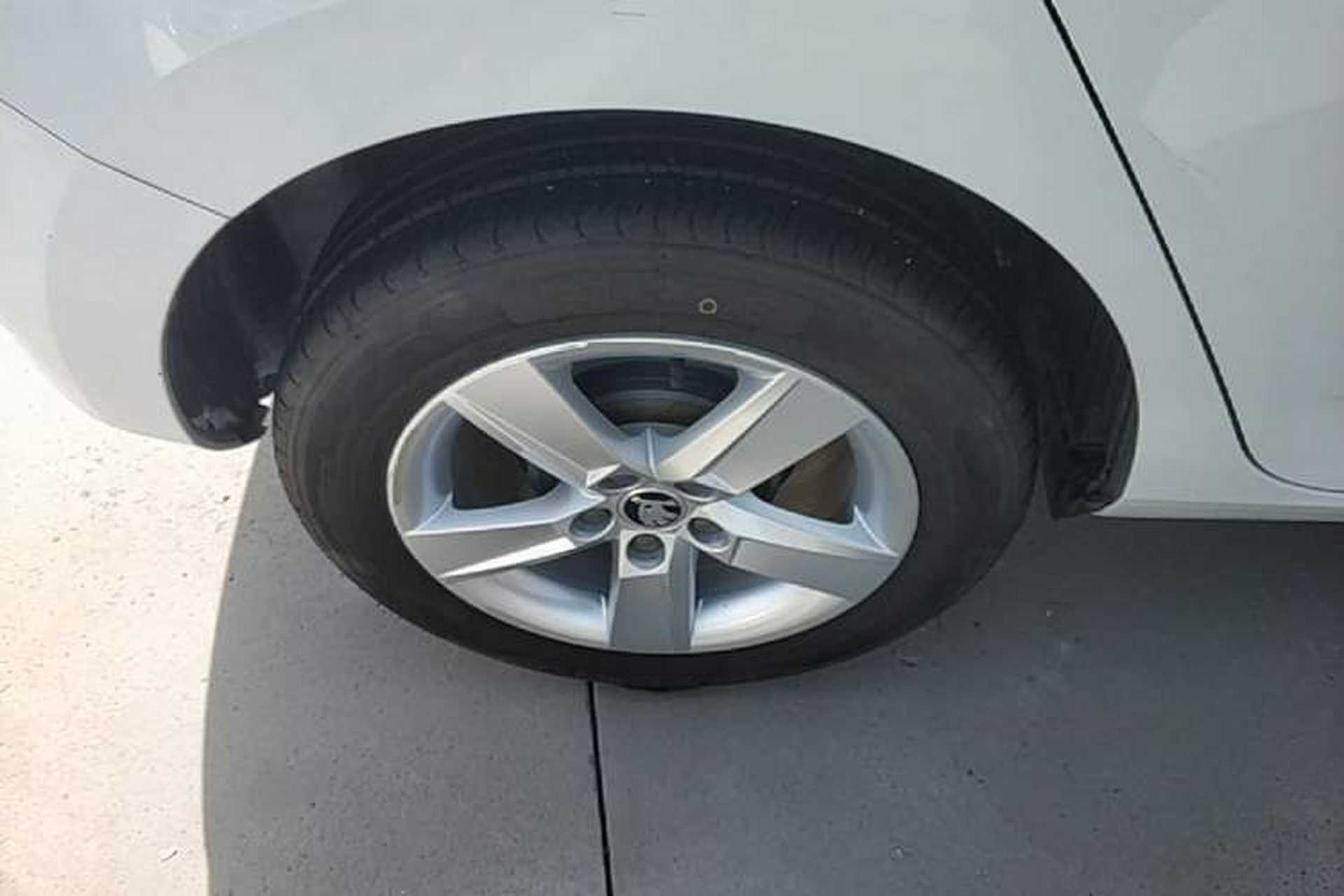 Used Skoda Fabia 2017 1.4L Automatic Car Enjoy Edition Right Rear Wheel Hub