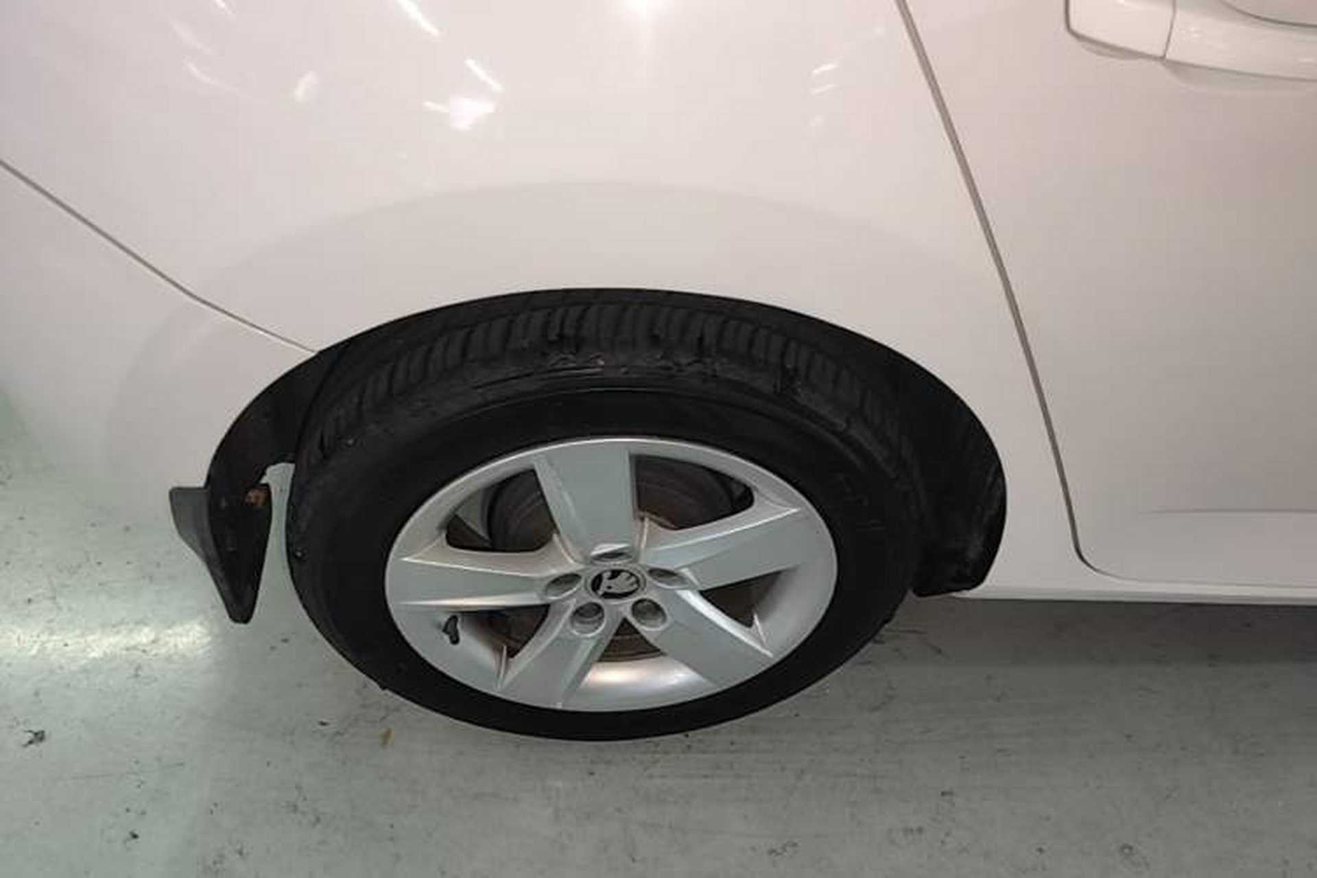 Used Skoda Fabia 2017 1.4L Automatic Car Enjoy Edition Right Rear Wheel Hub