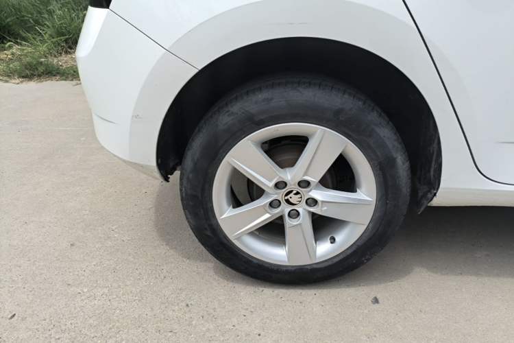 Used Skoda Fabia 2017 1.4L Automatic Car Enjoy Edition Right Rear Wheel Hub