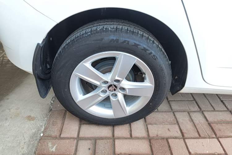 Used Skoda Fabia 2017 1.4L Automatic Car Enjoy Edition Right Rear Wheel Hub