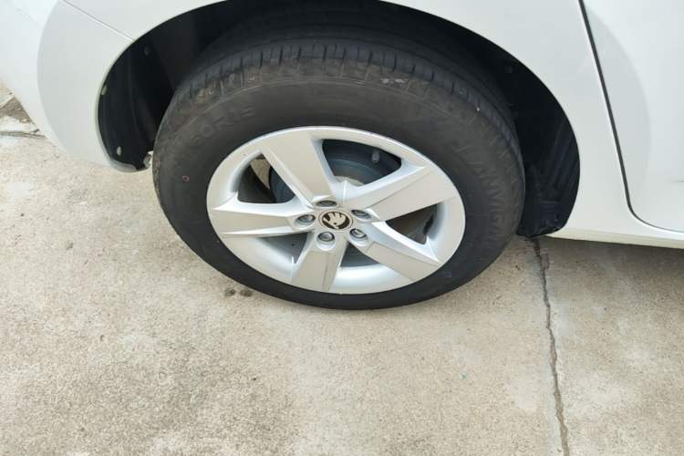 Used Skoda Fabia 2017 1.4L Automatic Car Enjoy Edition Right Rear Wheel Hub