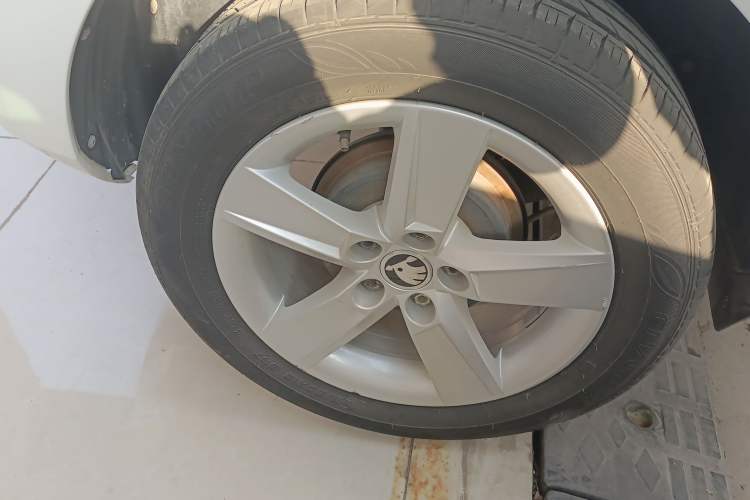 Used Skoda Fabia 2017 1.4L Automatic Car Enjoy Edition Right Rear Wheel Hub
