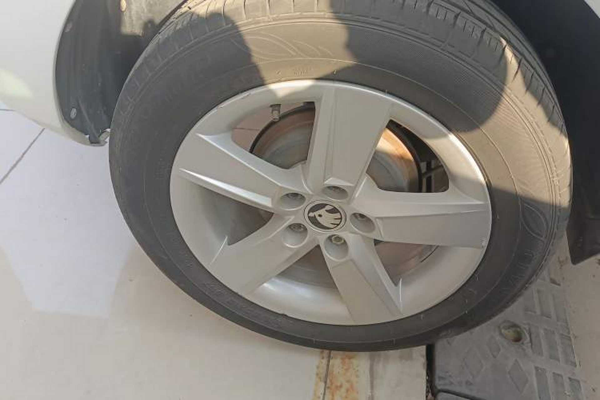 Used Skoda Fabia 2017 1.4L Automatic Car Enjoy Edition Right Rear Wheel Hub