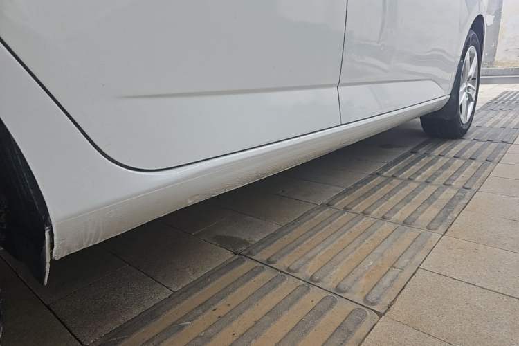 Used Skoda Fabia 2017 1.4L Automatic Car Enjoy Edition Right Side Sill