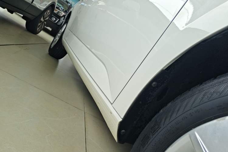 Used Skoda Fabia 2017 1.4L Automatic Car Enjoy Edition Right Side Sill