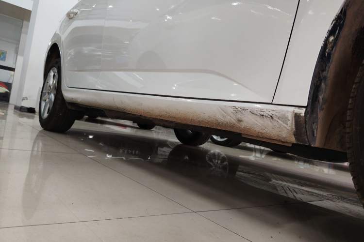 Used Skoda Fabia 2017 1.4L Automatic Car Enjoy Edition Right Side Sill
