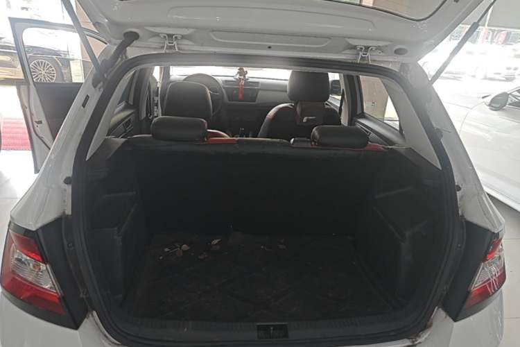 Used Skoda Fabia 2017 1.4L Automatic Car Enjoy Edition Trunk