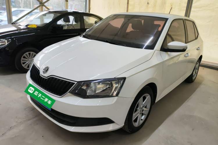 Używany Skoda Fabia 2017 1.4L Automatic Car Enjoy Edition Guazi used car, China used car export, Used car for sale, Used cars, Cheapest cars for sale