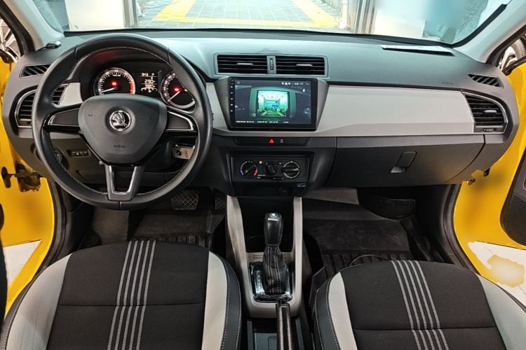 Used Skoda Fabia 2017 1.6L Automatic Sport Edition Center Console