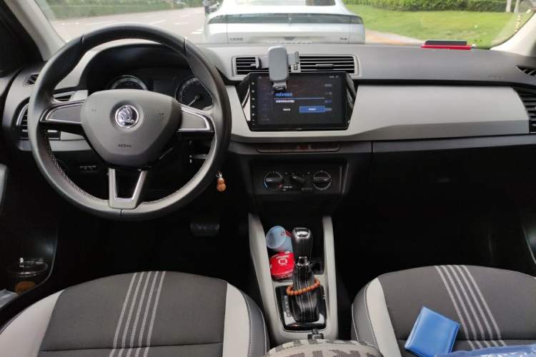 Used Skoda Fabia 2017 1.6L Automatic Sport Edition Center Console
