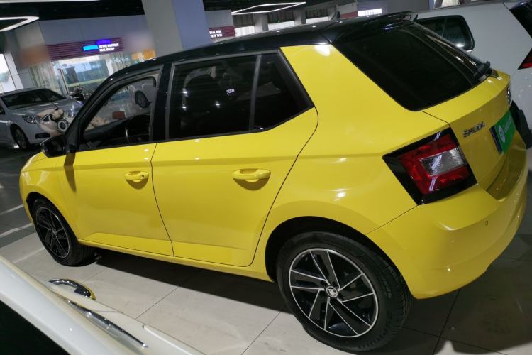 Used Skoda Fabia 2017 1.6L Automatic Sport Edition Exterior 3