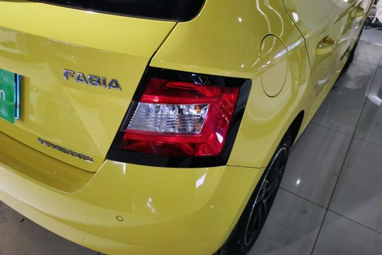 Used Skoda Fabia 2017 1.6L Automatic Sport Edition Exterior 6