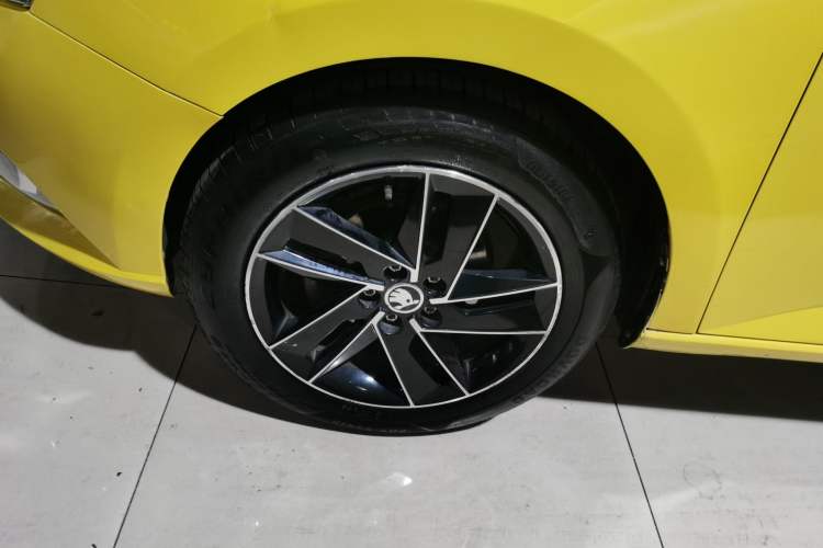 Used Skoda Fabia 2017 1.6L Automatic Sport Edition Exterior 7