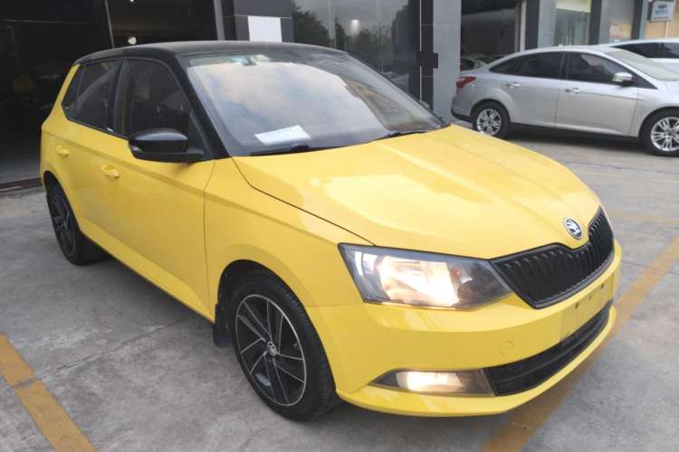 Used Skoda Fabia 2017 1.6L Automatic Sport Edition Front Right 45 Deg