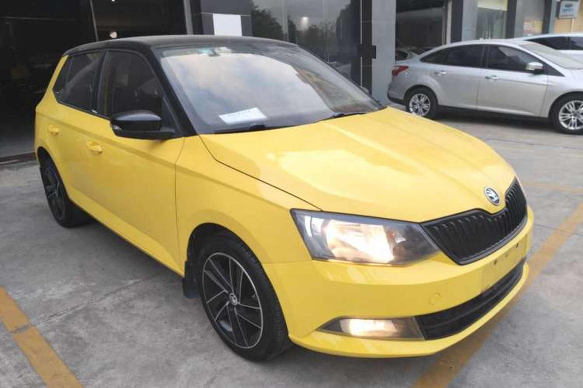 Used Skoda Fabia 2017 1.6L Automatic Sport Edition Front Right 45 Deg