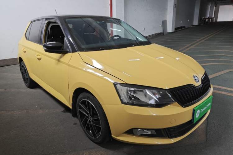 Used Skoda Fabia 2017 1.6L Automatic Sport Edition Front Right 45 Deg
