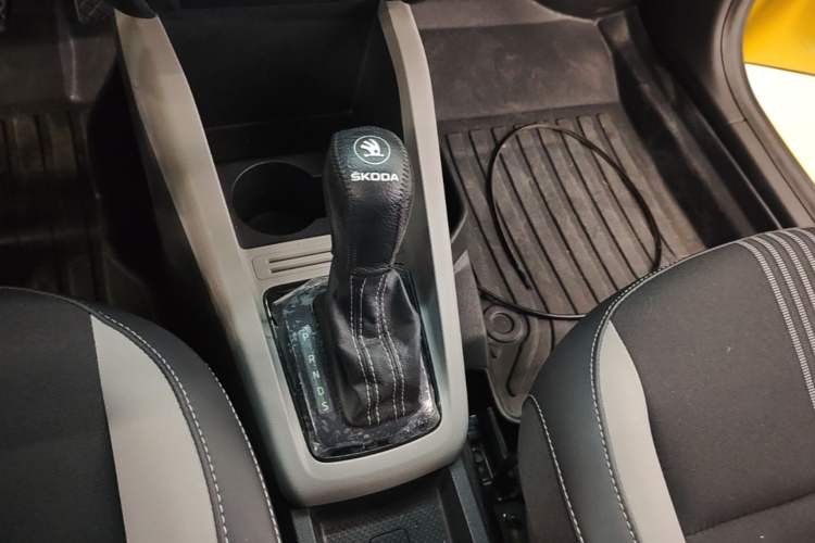Used Skoda Fabia 2017 1.6L Automatic Sport Edition Gear Lever
