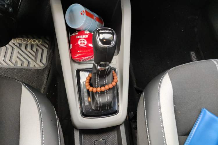 Used Skoda Fabia 2017 1.6L Automatic Sport Edition Gear Lever