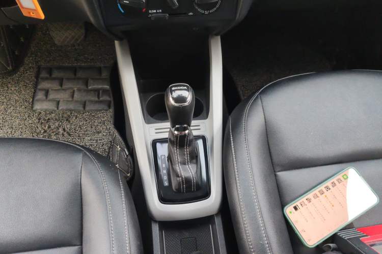 Used Skoda Fabia 2017 1.6L Automatic Sport Edition Gear Lever