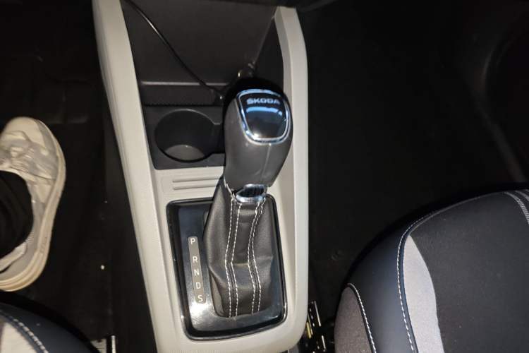 Used Skoda Fabia 2017 1.6L Automatic Sport Edition Gear Lever