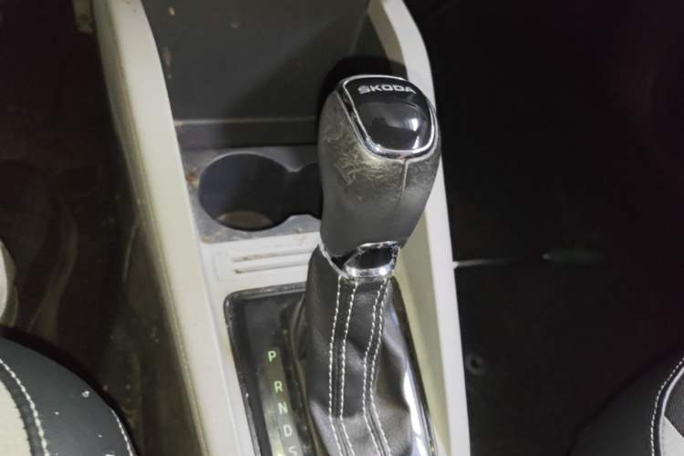 Used Skoda Fabia 2017 1.6L Automatic Sport Edition Gear Lever