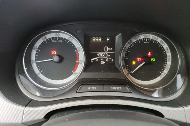 Used Skoda Fabia 2017 1.6L Automatic Sport Edition Instrument Cluster