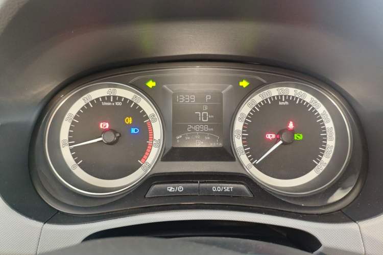 Used Skoda Fabia 2017 1.6L Automatic Sport Edition Instrument Cluster