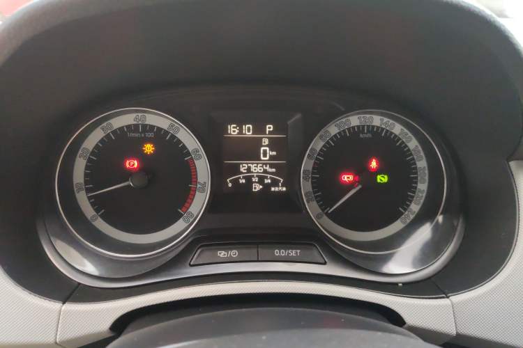 Used Skoda Fabia 2017 1.6L Automatic Sport Edition Instrument Cluster