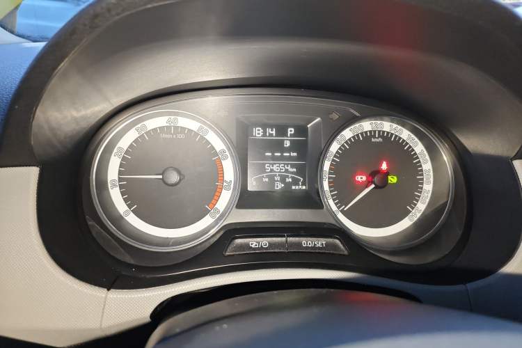 Used Skoda Fabia 2017 1.6L Automatic Sport Edition Instrument Cluster