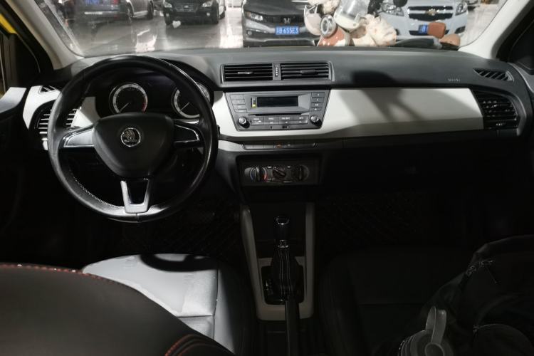 Used Skoda Fabia 2017 1.6L Automatic Sport Edition Interior 2