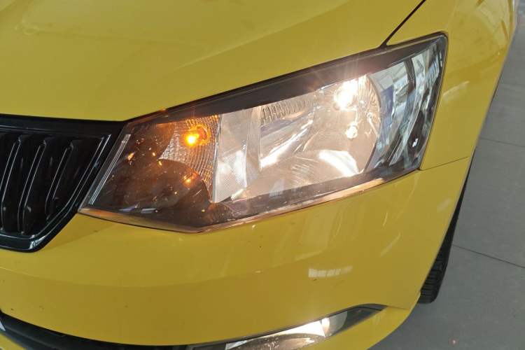 Used Skoda Fabia 2017 1.6L Automatic Sport Edition Left Front Headlight