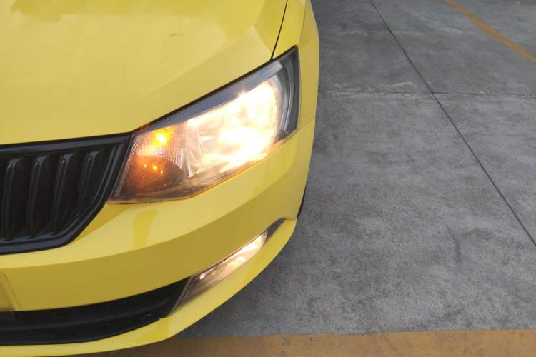 Used Skoda Fabia 2017 1.6L Automatic Sport Edition Left Front Headlight