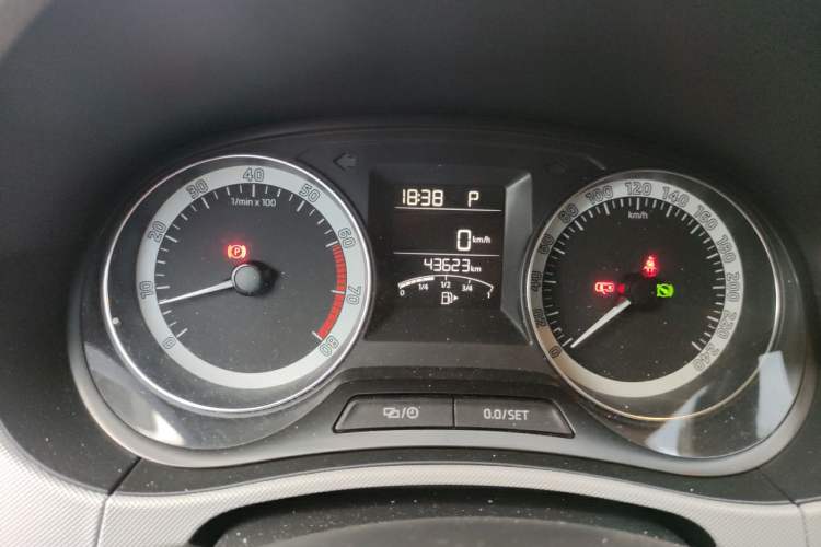Used Skoda Fabia 2017 1.6L Automatic Sport Edition Odometer Close Up