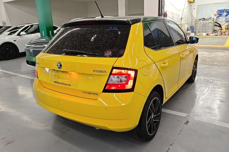 Used Skoda Fabia 2017 1.6L Automatic Sport Edition Rear Right 45 Deg