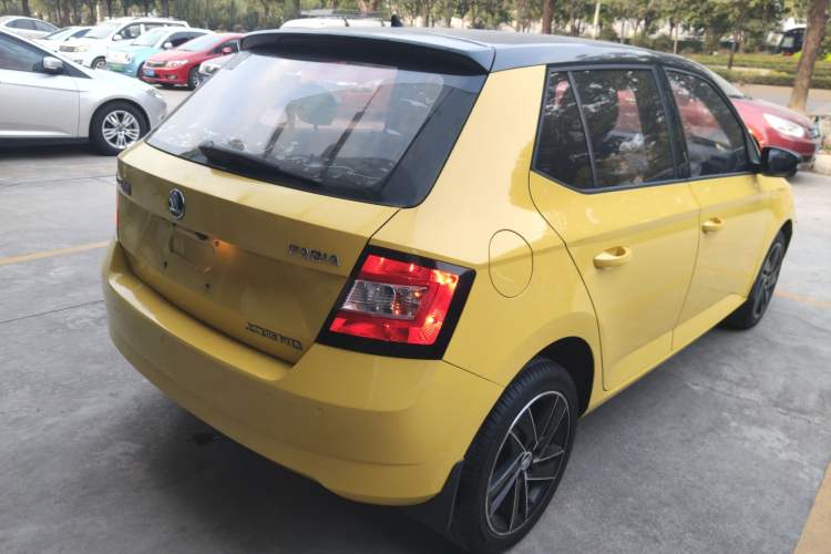 Used Skoda Fabia 2017 1.6L Automatic Sport Edition Rear Right 45 Deg