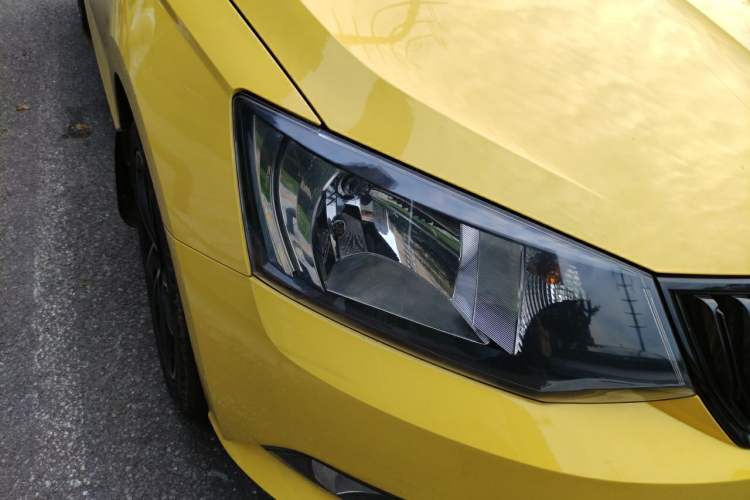 Used Skoda Fabia 2017 1.6L Automatic Sport Edition Right Front Headlight