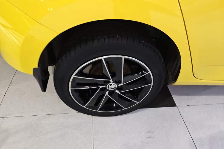 Used Skoda Fabia 2017 1.6L Automatic Sport Edition Right Rear Wheel Hub