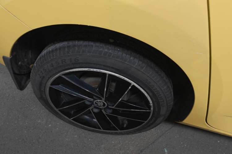 Used Skoda Fabia 2017 1.6L Automatic Sport Edition Right Rear Wheel Hub