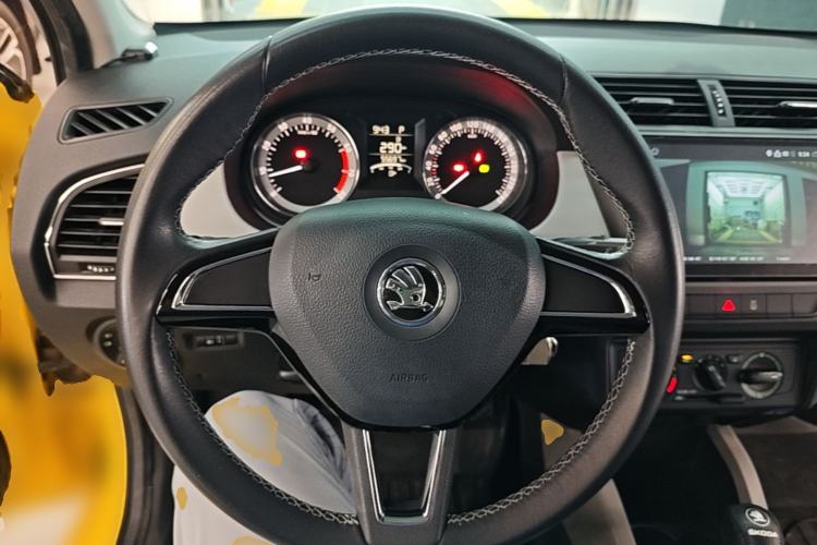 Used Skoda Fabia 2017 1.6L Automatic Sport Edition Steering Wheel