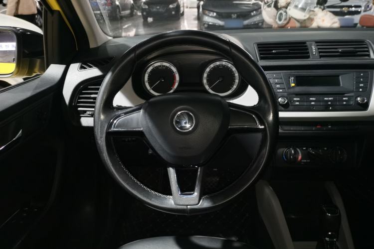 Used Skoda Fabia 2017 1.6L Automatic Sport Edition Steering Wheel