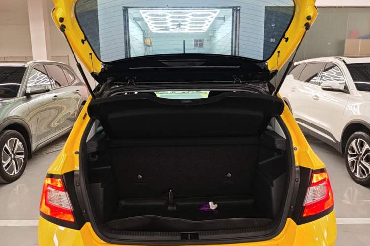 Used Skoda Fabia 2017 1.6L Automatic Sport Edition Trunk