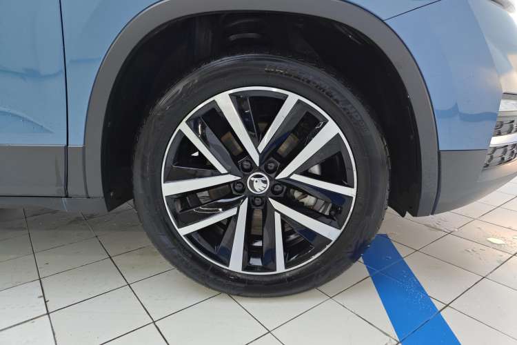 Used Skoda Kamiq 2020 1.5L Automatic Comfort Edition Right Front Wheel Hub